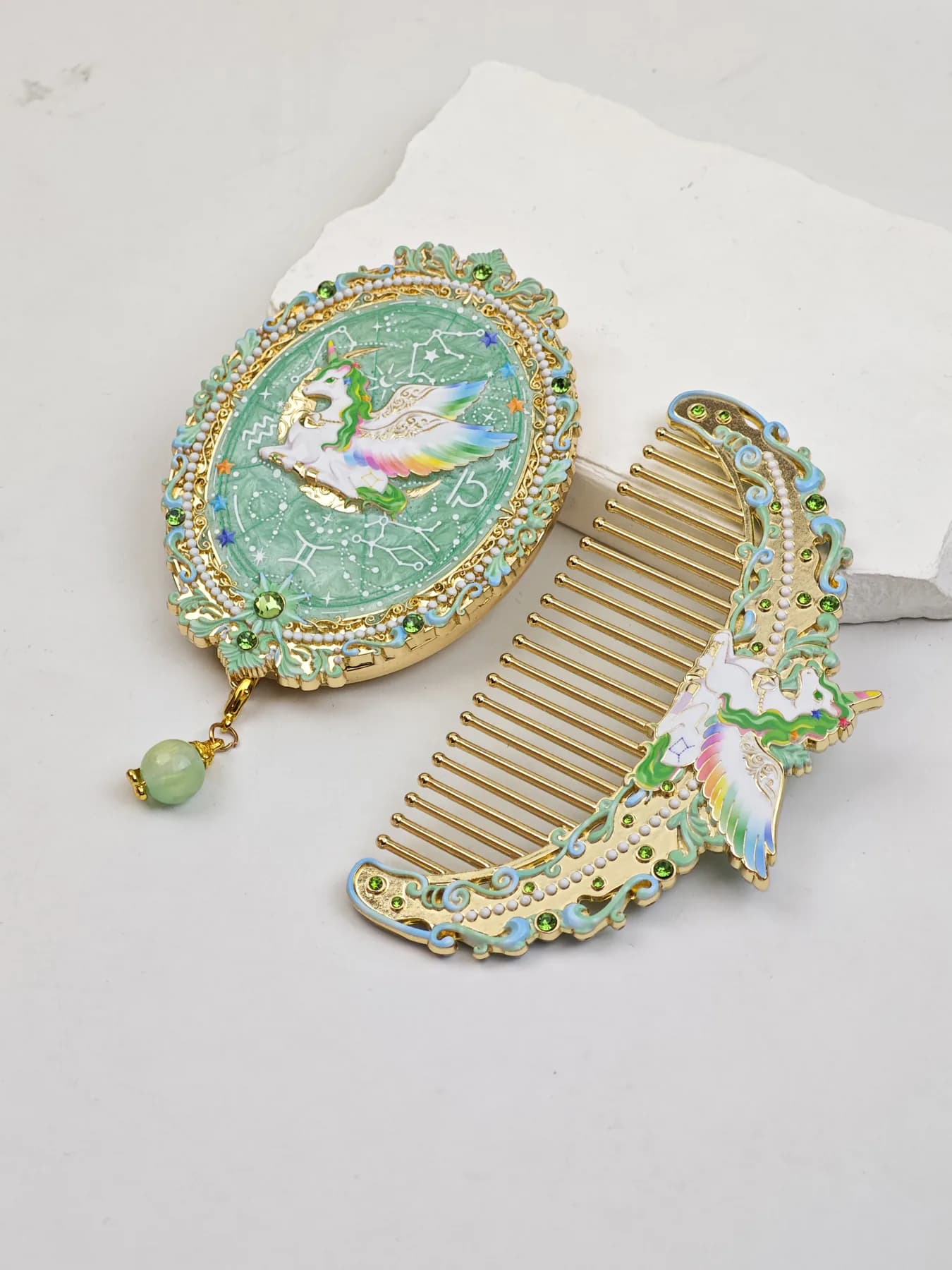 Air Sign Lime Mirror & Comb Gift Set with compact mirror, decorative comb and presentation box